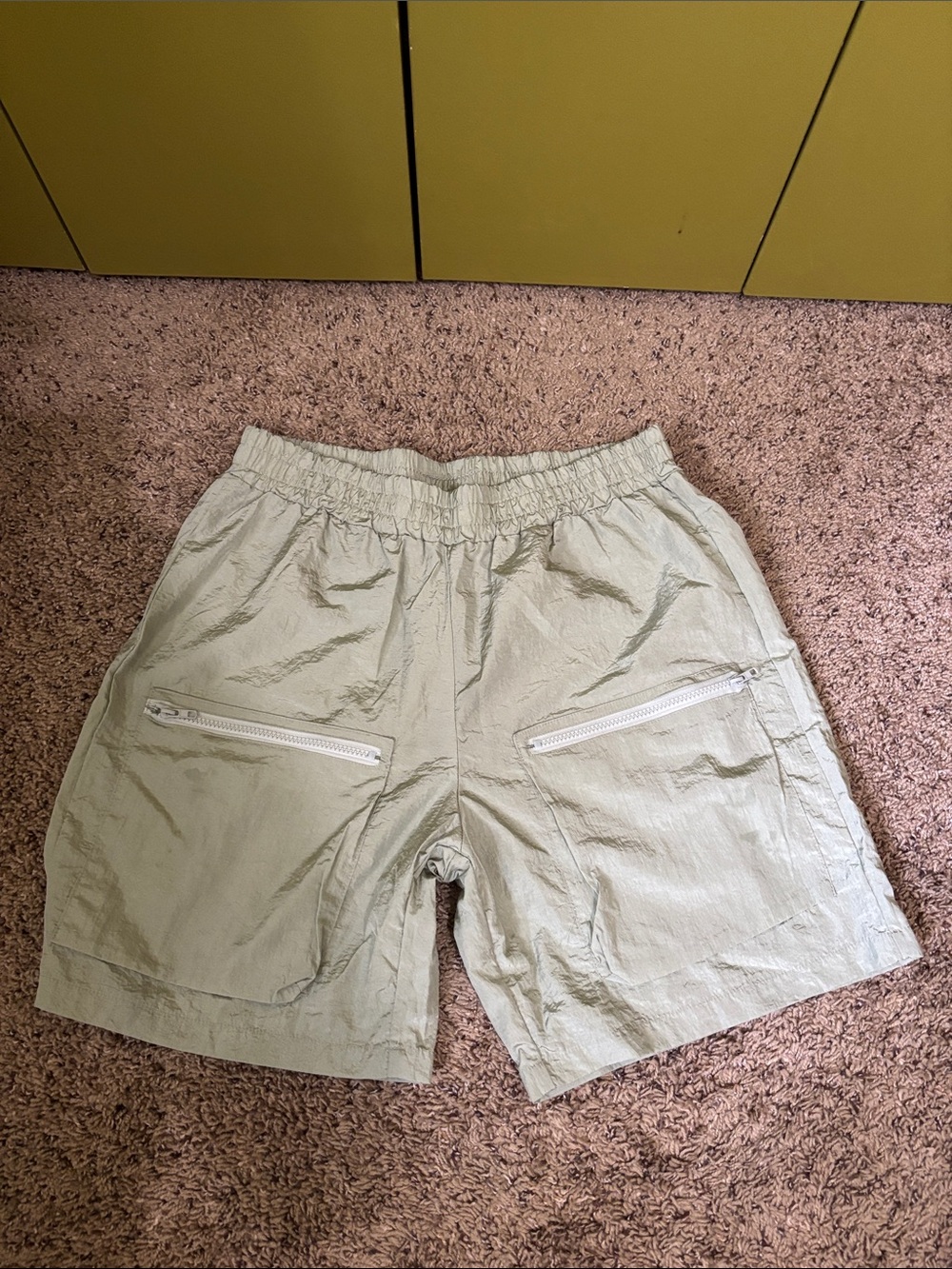 Men's Romwe Athletic Elastic-Waist Shorts in Light Green with Zip Pockets